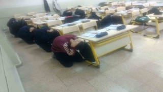 Lise öğrencilerine deprem tahliye tatbikatı