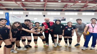 Liseli gençler şampiyonluk için ter döktü