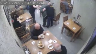 Lokantada Heimlich manevrasıyla müşterinin hayatını kurtardı