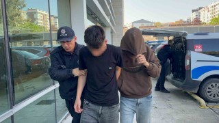 Mağazalardan giyim eşyası çalan 2 kişi yakalandı