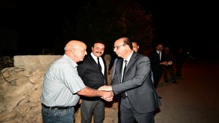 Mahalle mahalle gezen başkan, sorunlara yerinde çözüm üretiyor