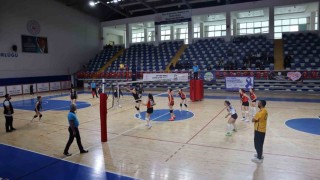 Malatya Voleybol, evinde fırtına gibi esti