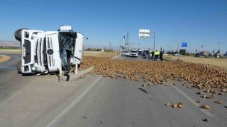 Malatyada pancar yüklü tır devrildi: 1 yaralı
