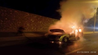 Malatyada seyir halindeki otomobil alev aldı