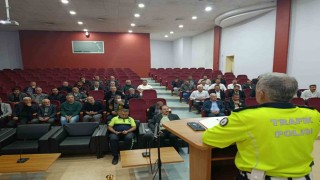 Malatyada ticari taksi sürücülerine trafik bilgilendirmesi