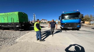 Malatyada tren tıra çarptı