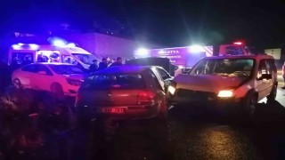 Malatyada üç aracın karıştığı kazada 2 kişi yaralandı
