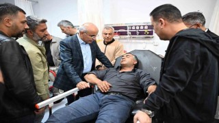 Malatyada yol yapım ekibini taşıyan minibüs kaza yaptı: 4 yaralı