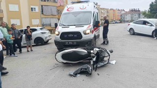 Manavgatta motosiklet ile otomobil çarpıştı: 1 yaralı