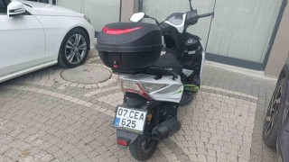 Manavgatta motosiklet yayaya çarpıştı: 2 yaralı