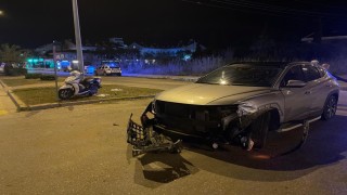 Manavgatta motosikletle otomobil çarpıştı: 1 yaralı