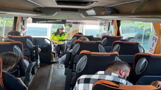 Manisada otobüslerde emniyet kemeri denetimi