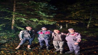 Mantar toplarken ormanda kaybolan 2 genci ekipler kurtardı