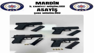 Mardin'de araçta 4 ruhsatsız tabanca ele geçirildi
