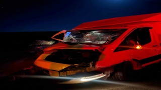 Mardinde kamyonet ile traktör çarpıştı: 2 yaralı