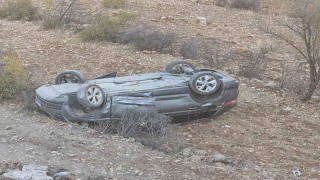 Mardinde kontrolden çıkan araç takla attı: 2 yaralı