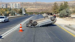 Mardinde takla atan otomobil sürücüsü yaralandı