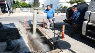 Mazgal ve yağmur suyu hattı temizliği sürüyor
