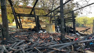 Menteşede evin damında çıkan yangın korkuttu