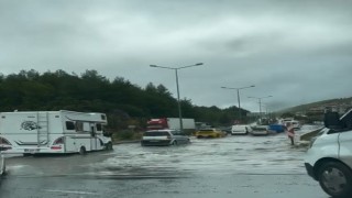 Menteşede sağanak yağış hayatı olumsuz etkiledi