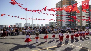 Mersinde miniklerden Cumhuriyet Bayramı coşkusu