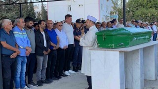 Mersindeki işçi servisi kazasında hayatını kaybeden 4 kişiden biri toprağa verildi