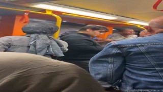 Metroda yaka paça kavga çıktı, güvenlik araya zor girdi