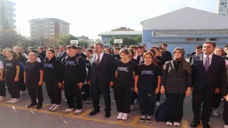 Milli Eğitim Bakanı Yusuf Tekin İstanbuldaki okulların tatili sonrası bayrak törenine katıldı