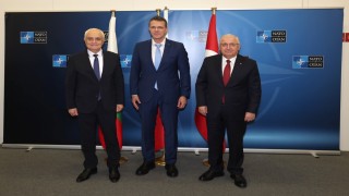 Milli Savunma Bakanı Güler, Romanya ve Bulgaristan savunma bakanlarıyla bir araya geldi