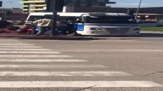 Minibüs şoförü ile motokurye birbirine girdi