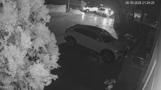 Minibüsle hafif ticari aracın çarpıştığı kaza kamerada