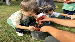 Minik bahçıvanlar çiçeklerle geleceği şekillendiriyor