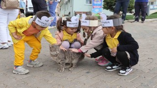 Minik öğrencilerden Hayvan Bakımevine ziyaret