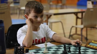Minikler satrançta hünerlerini sergiledi