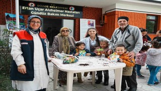 Minikler ve büyükler marul fidesi dikti