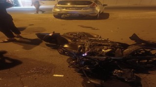 Motosiklet ile otomobil çarpıştı: 1 yaralı