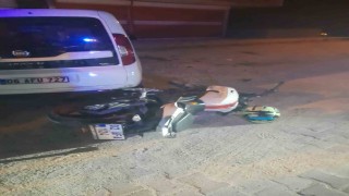 Motosiklet park halindeki araca çarptı: 1 yaralı