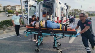 Motosikletin çarptığı kadın ağır yaralandı