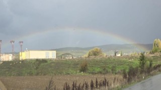 Moymul ovasında gözlenen gökkuşağı büyüledi