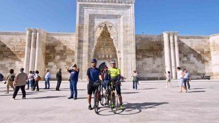 MS hastası adam bisikletle iller arası yolculuk yaparak hayata tutunuyor