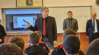 Müdür Yılmaz: Çocuklarımıza birey olmayı öğretirken onları ailelerinden koparmayalım