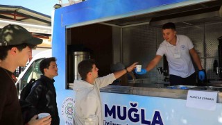 Muğla Büyükşehirden öğrencilere sıcak çorba