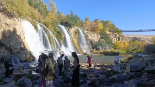 Muradiye Şelalesine turist akını