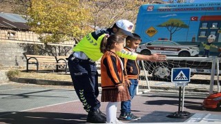 Muradiyede öğrencilere trafik güvenliği eğitimi