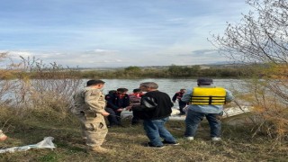 Murat Nehrinde mahsur kalan vatandaşlar kurtarıldı