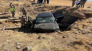 Muşta takla atan araç şarampole uçtu: 3 yaralı