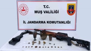 Muşta tarihi eser operasyonu: Çok sayıda obje ele geçirildi