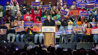 New Yorkun ilk Müslüman belediye başkanı adayı Mamdaniden New York Satılık Değil mitingi