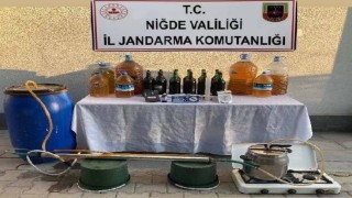 Niğdede kaçak alkol operasyonu: 195 litre kaçak içki ele geçirildi