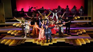 Nilüfer Kent Tiyatrosundan Lüküs Hayat ile görkemli sezon açılışı